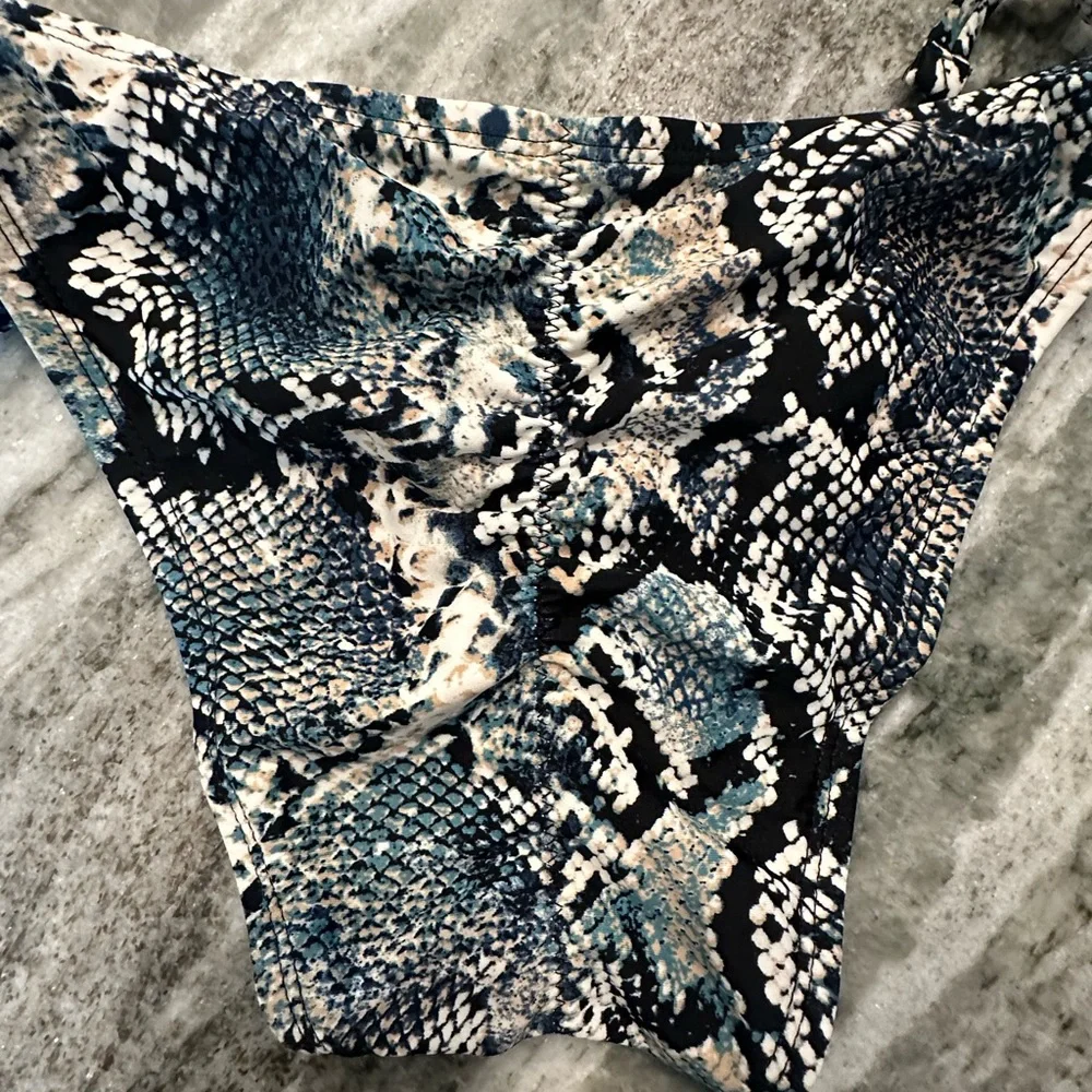 Shade & Shore 2-Piece Snake Triangle Bikini Top (M) and Cheeky Bottom (S) - Picture 5 of 5